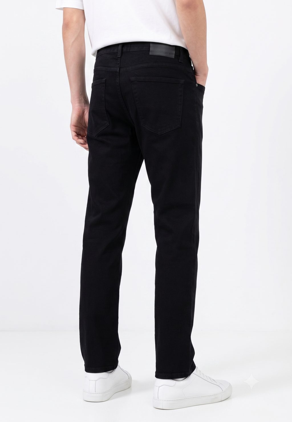 STRAIGHT FIT BLACK JEANS